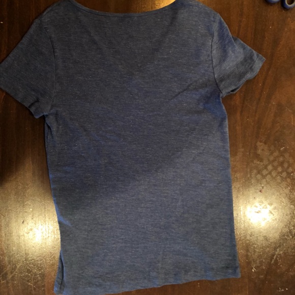 Fitted V neck - Picture 2 of 3